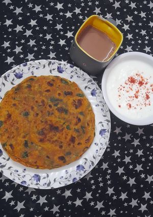 A picture of Aloo Methi Paratha.