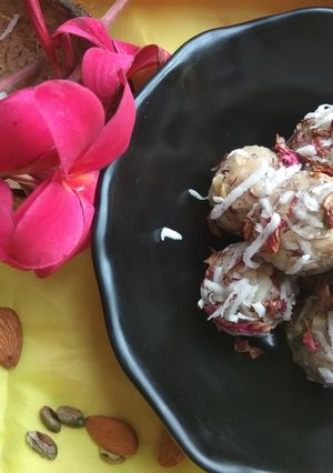 A picture of Fresh coconut dry fruit ladoo.