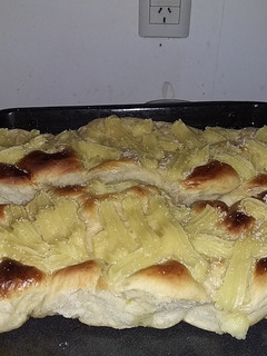 Una foto de Pan de leche con crema pastelera