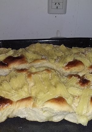 Una foto de Pan de leche con crema pastelera
