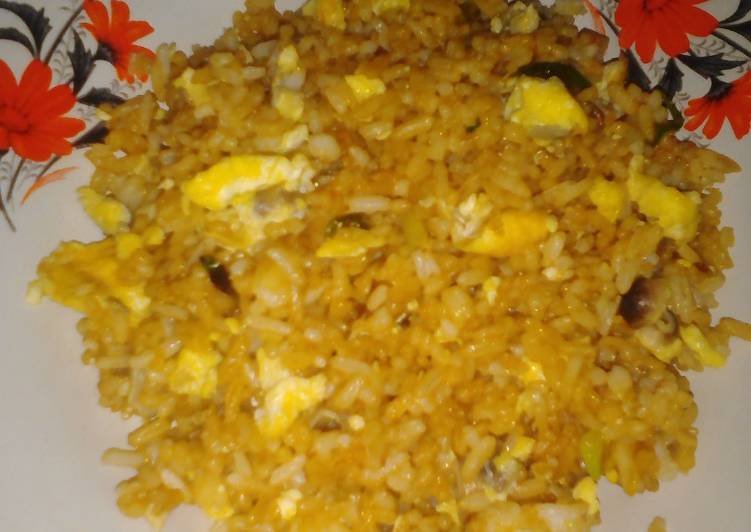 Resep Nasi goreng orak-arik telur dan jamur merang cincang Anti Gagal