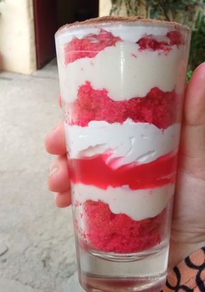 صورة لوصفة تحلية الكؤوس 😋😋😋 بالفراولة