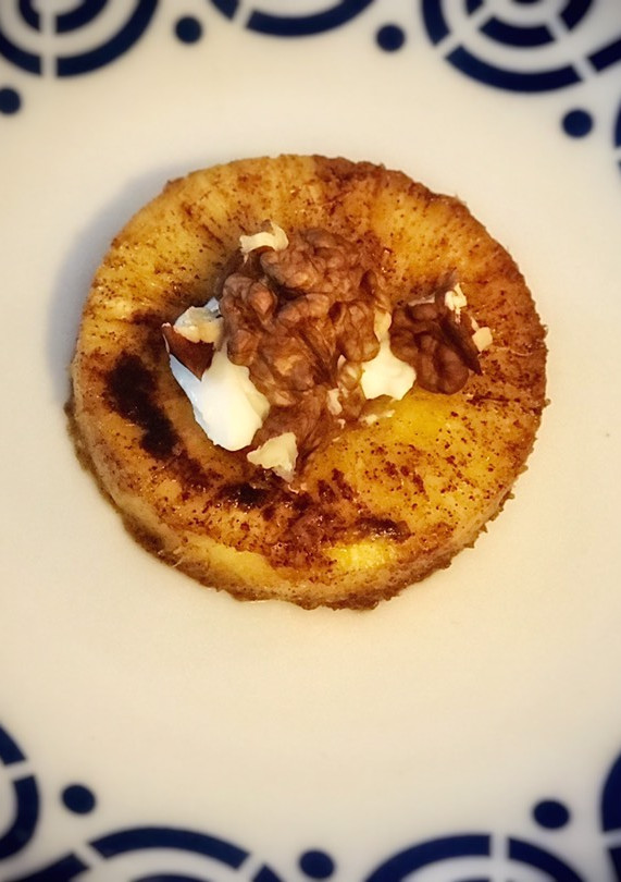 Una foto de Piña asada con requesón