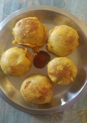 A picture of Bread pakoda.