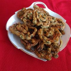 A picture of Spinach butter chakali.