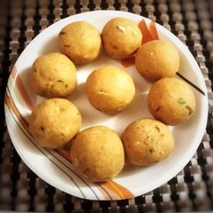 A picture of Besan laddu.