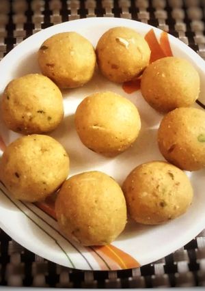 A picture of Besan laddu.