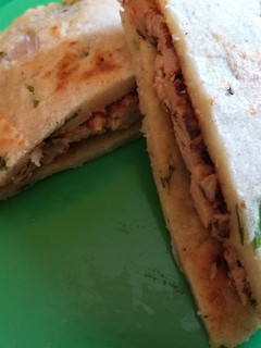 அக்கி எக் ஸ்டஃப்டு ரொட்டி (Akki egg stuffed rotti recipe in tami செய்முறை முக்கிய புகைப்படம்