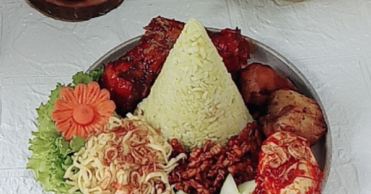Tumini Nasi Kuning komplit