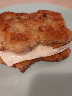 Una foto de Entremuslos empanados con queso