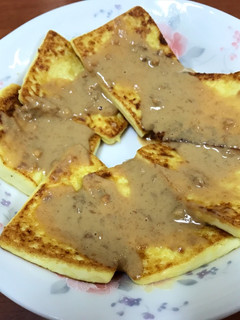 👩🏻🍳花生醬煎豆腐(取豆腐不破小招) 的食譜成品照片