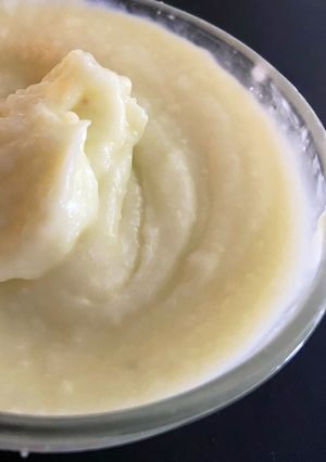 A picture of Lebanese Toum - Garlic paste/dip - perfect for chicken 🤤♥️.