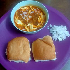 A picture of Mix Sprouts Usal Pav.