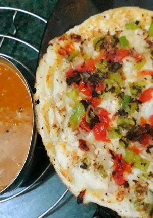 उत्तपम विद झटपट सांबर (uttapam with jhatpat sambar recipe in Hindi) रेसिपी मुख्य फोटो