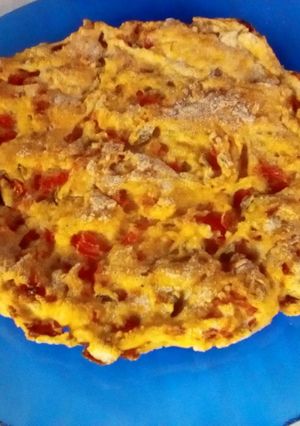 Una foto de Galleta semolada de tomate y aceitunas 🍅🫒