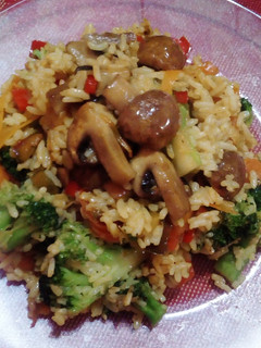 Una foto de Arroz con Champiñones y Vegetales al Curry