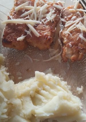 Una foto de Sticks de pollo 🍗, queso 🧀 y papa 🥔