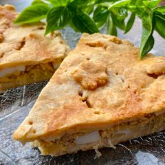 A picture of Egg Tuna Pie.