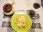 Una foto de salsa para tortellini queso