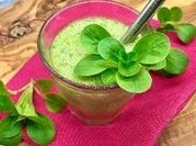 Una foto de smoothies de frutas