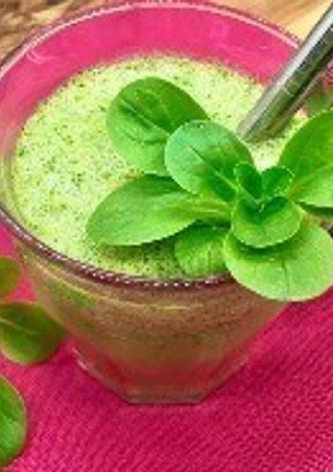 Una foto de Smoothie de canónigos, pepino y kiwi