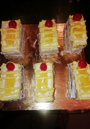 पाइन एपल पेस्ट्री(Pinapple pastry recipe in Hindi) रेसिपी मुख्य फोटो
