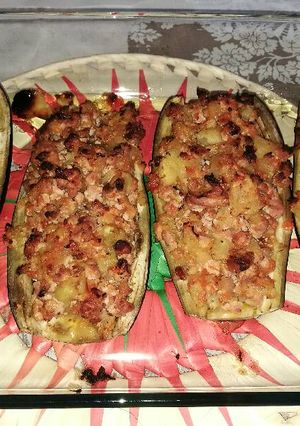 Una foto de Berenjenas rellenas de carne de cerdo