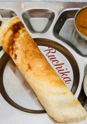 A picture of Idli Dosa breakfast.