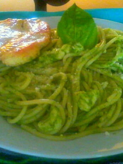 Una foto de Tallarines al Pesto Peruano