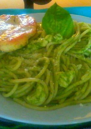 Una foto de Tallarines al Pesto Peruano