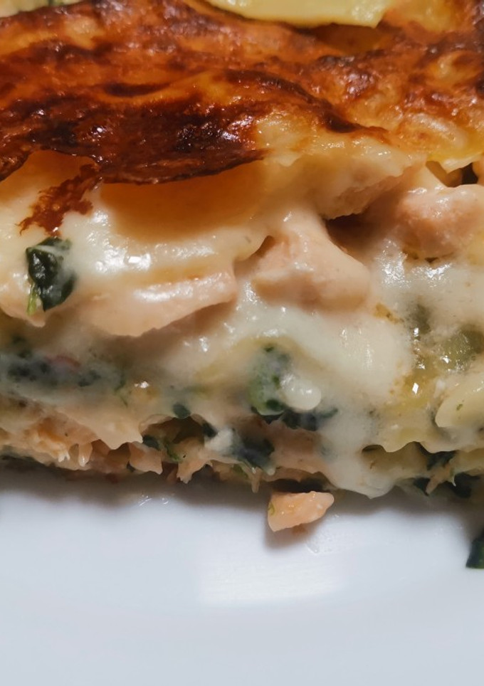 Una foto de Lasaña de salmón y espinacas