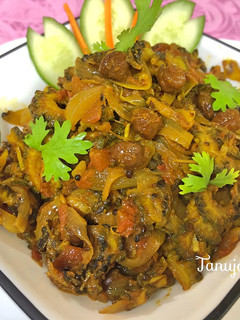 A picture of Bitter gourd and black grams veg.