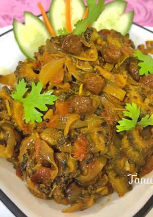 A picture of Bitter gourd and black grams veg.
