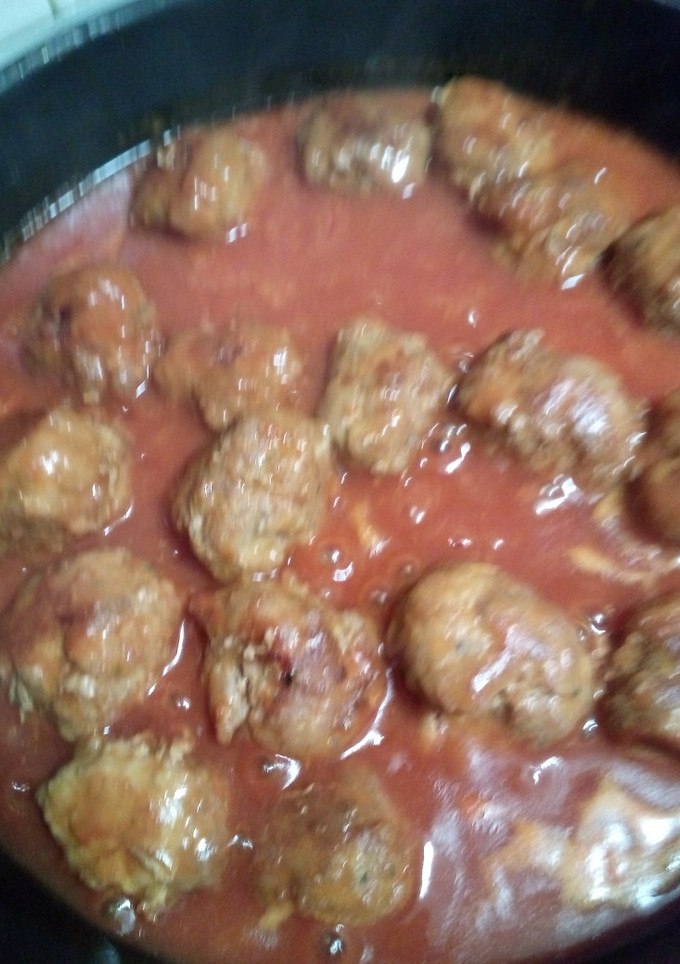 Una foto de Albondigas con tomate
