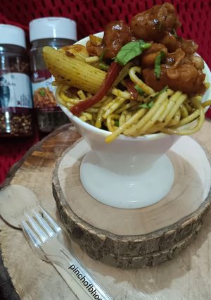 पास्ता नूडल्स विथ गोभी मंचूरियन (Pasta Noodles with Gobhi Manchurian recipe in Hindi) रेसिपी मुख्य फोटो