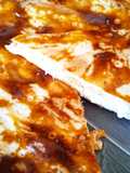 Pizza rustica con stracciatella gamberetti e salmone