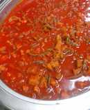 Carne de puerco con nopales en salsa guajillo