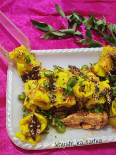 ખાંડવી(Khandvi Recipe in Gujarati) રેસીપી મુખ્ય ફોટો