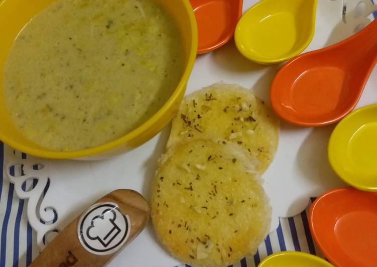 Cream of spinach soup with herb toast