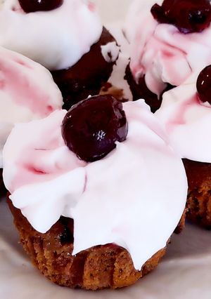 Foto de Cupcakes de Cacau e Cerejas 🍒