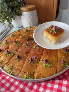صورة لوصفة بسبوسة الطازج محشه بالقيمر