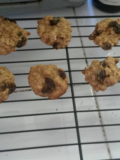 A picture of Vanishing Oatmeal Raisin Cookies.