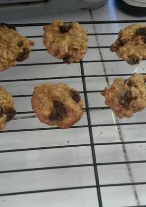 A picture of Vanishing Oatmeal Raisin Cookies.