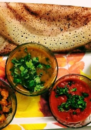 રેડ ચીલી મસાલા ઢોંસા (Red Chilly Masala Dosa Recipe in Gujarati) રેસીપી મુખ્ય ફોટો