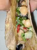 Wrap Berintikan Tuna dan Salad Kacang Kuda