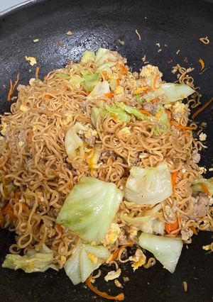 รูปของ มาม่าผัดไข่หมูสับ