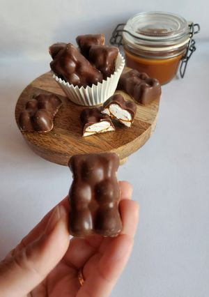 Une photo de Petit ourson guimauve chocolat & caramel beurre salé