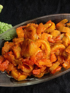 કારેલા ડુંગળીનું શાક (Karela Onion Shak Recipe in Gujarati) રેસીપી મુખ્ય ફોટો