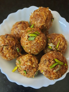 A picture of Coconut and Dates Palm Jagerry Ladoo.
