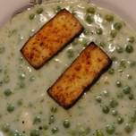 Brokkolis zöldborsófőzelék sült tofuval